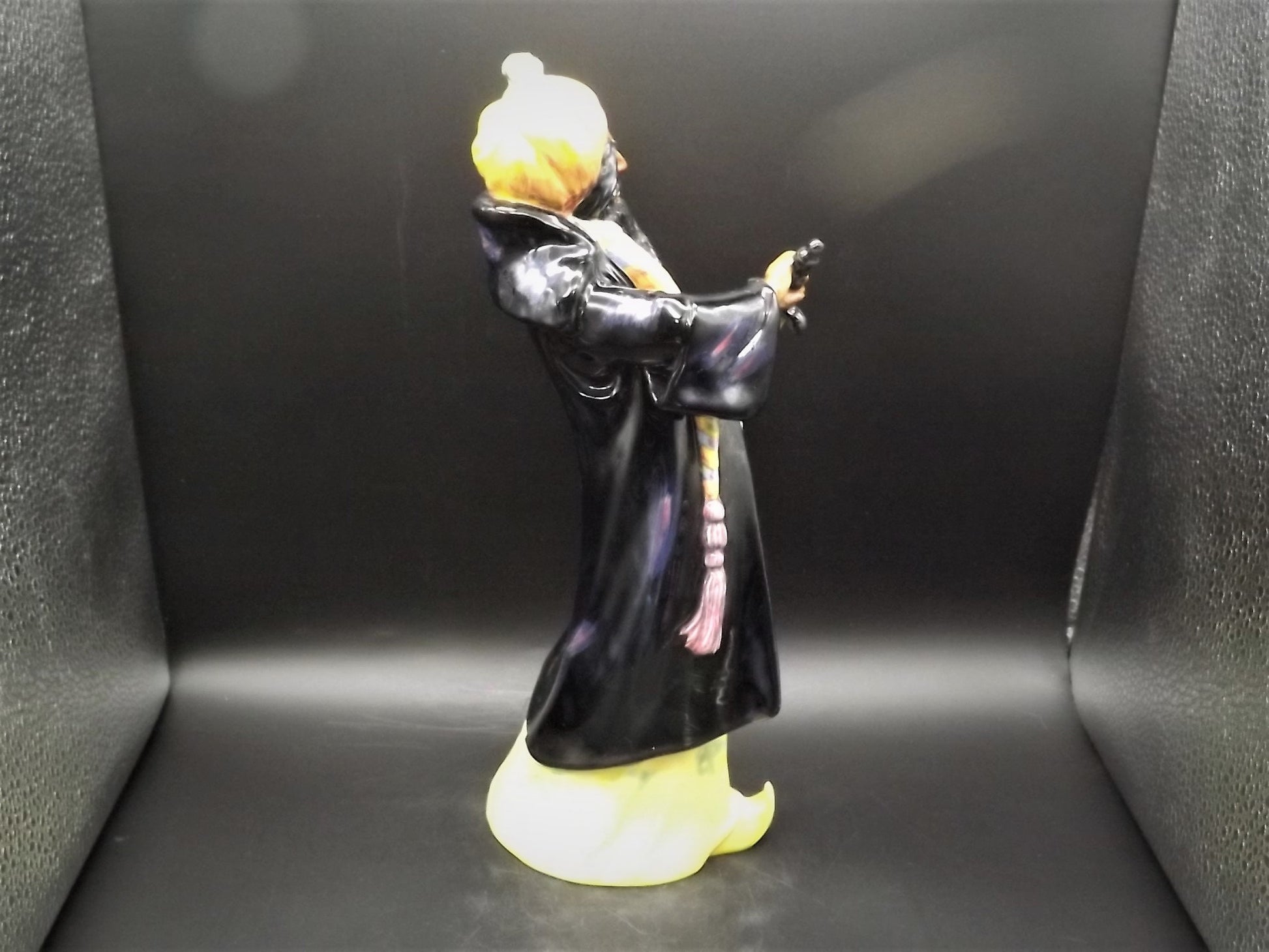 Vintage 1952 Royal Doulton "Bluebeard" figurine of the famous Pirate HN 2105 . Excellent condition!