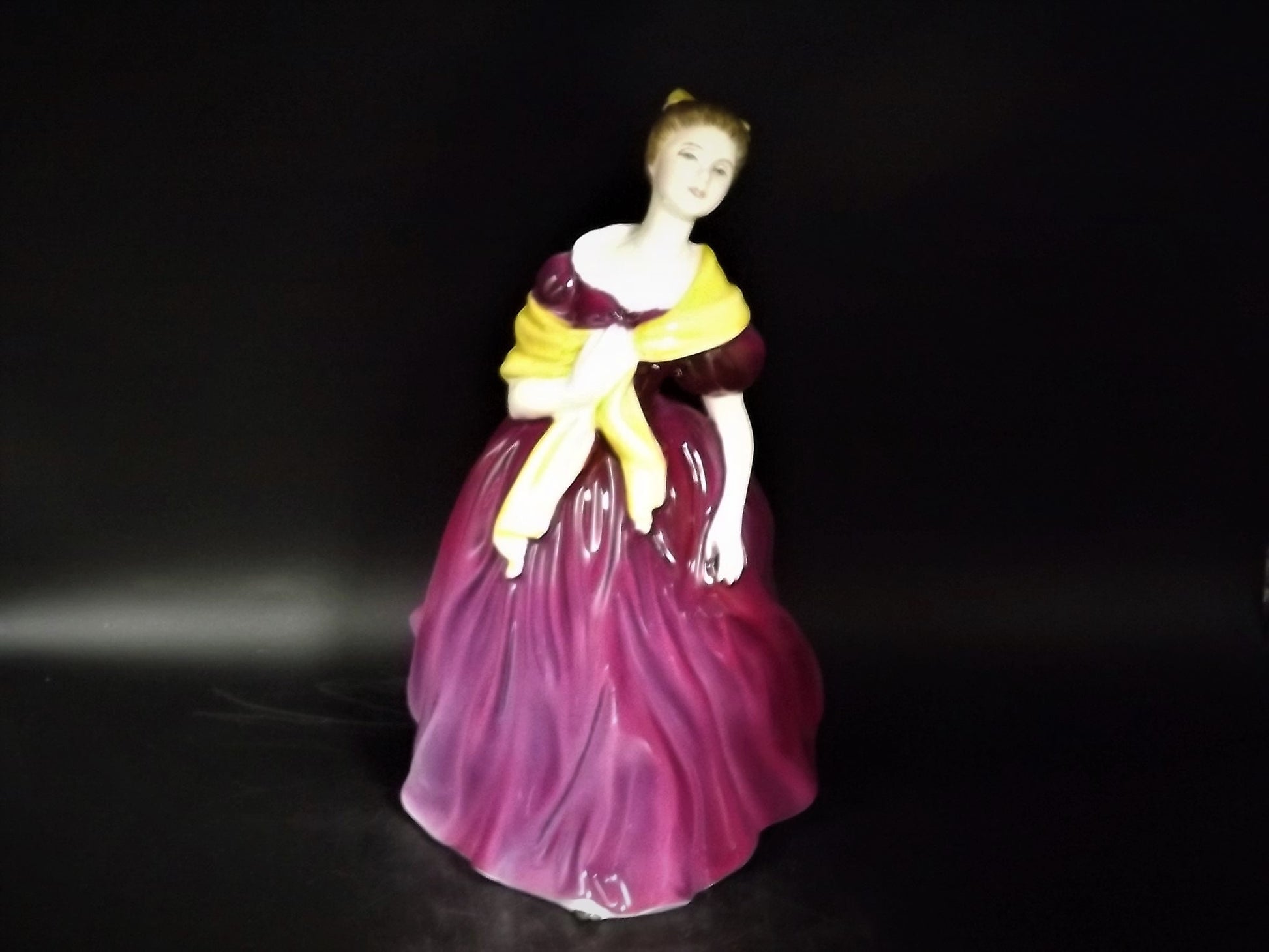 Vintage 1963 Royal Doulton "Adrienne" figurine HN 2152 . Excellent condition!