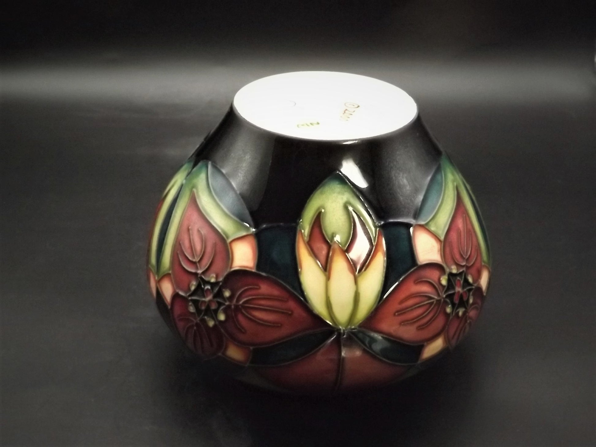 Vintage 2002 Moorcroft "Trillium" Vase. This piece is stunning and in excellent condition.