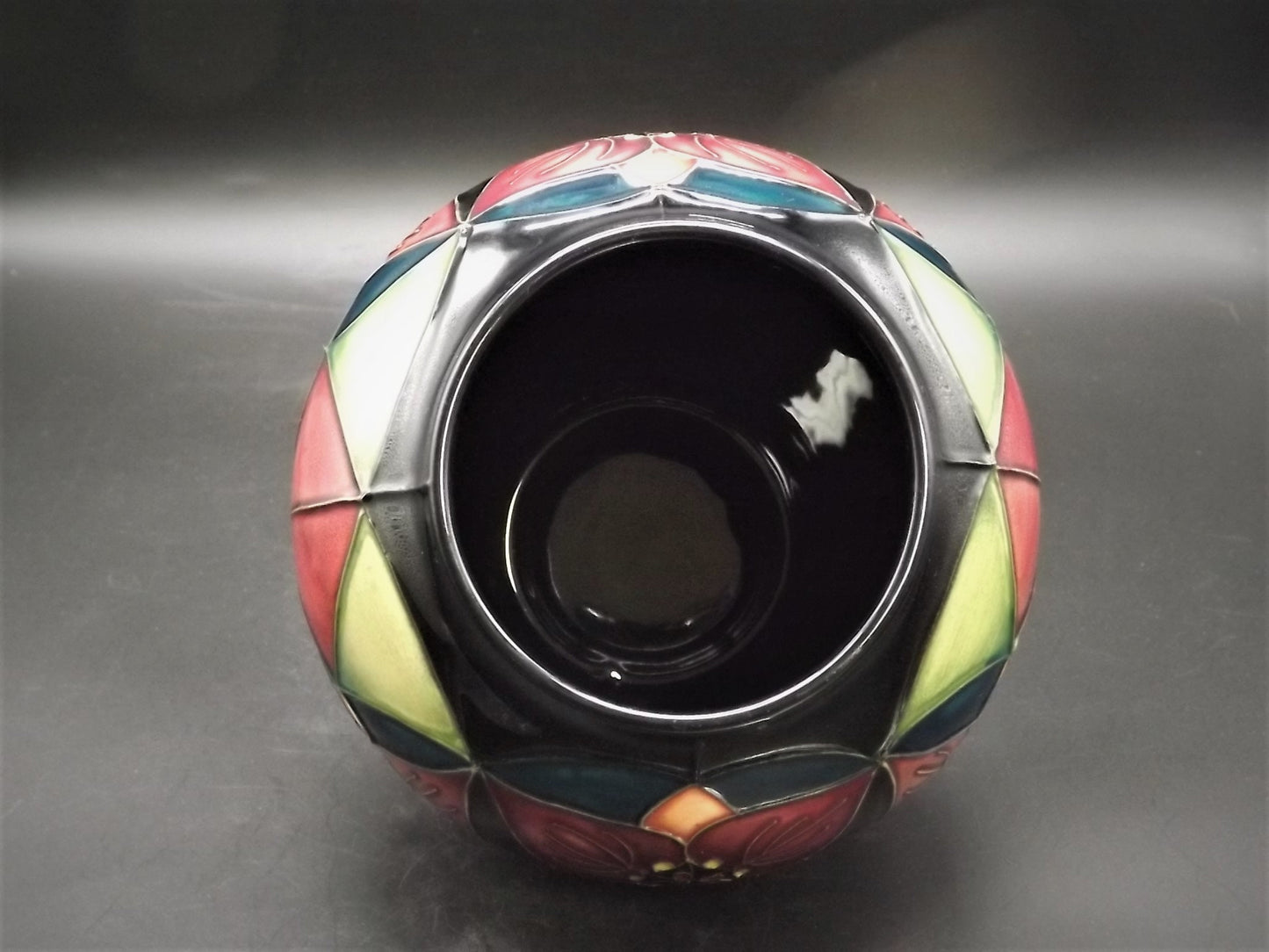 Vintage 2002 Moorcroft "Trillium" Vase. This piece is stunning and in excellent condition.