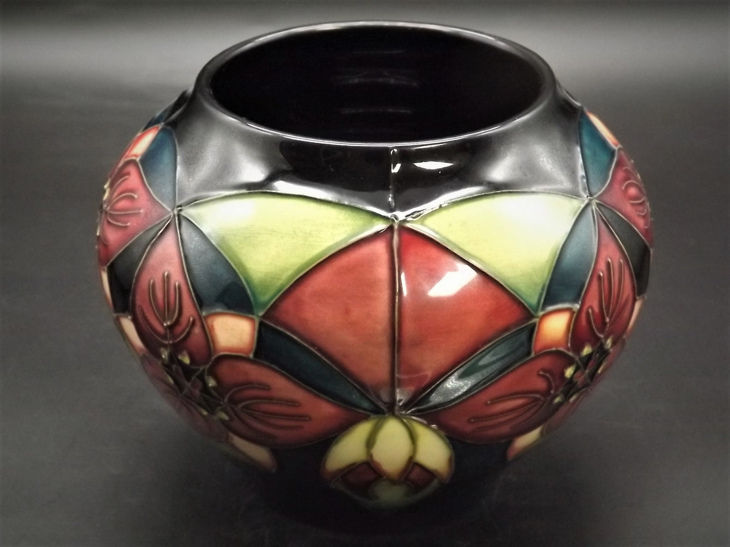 Vintage 2002 Moorcroft "Trillium" Vase. This piece is stunning and in excellent condition.