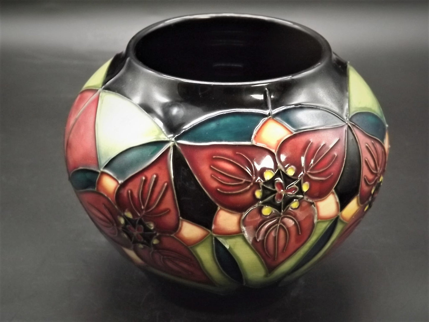 Vintage 2002 Moorcroft "Trillium" Vase. This piece is stunning and in excellent condition.