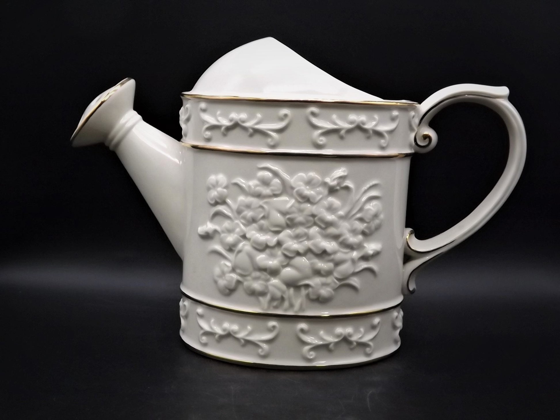 Vintage Lenox "Spring Showers" porcelain watering can flower vase. Excellent condition no box.