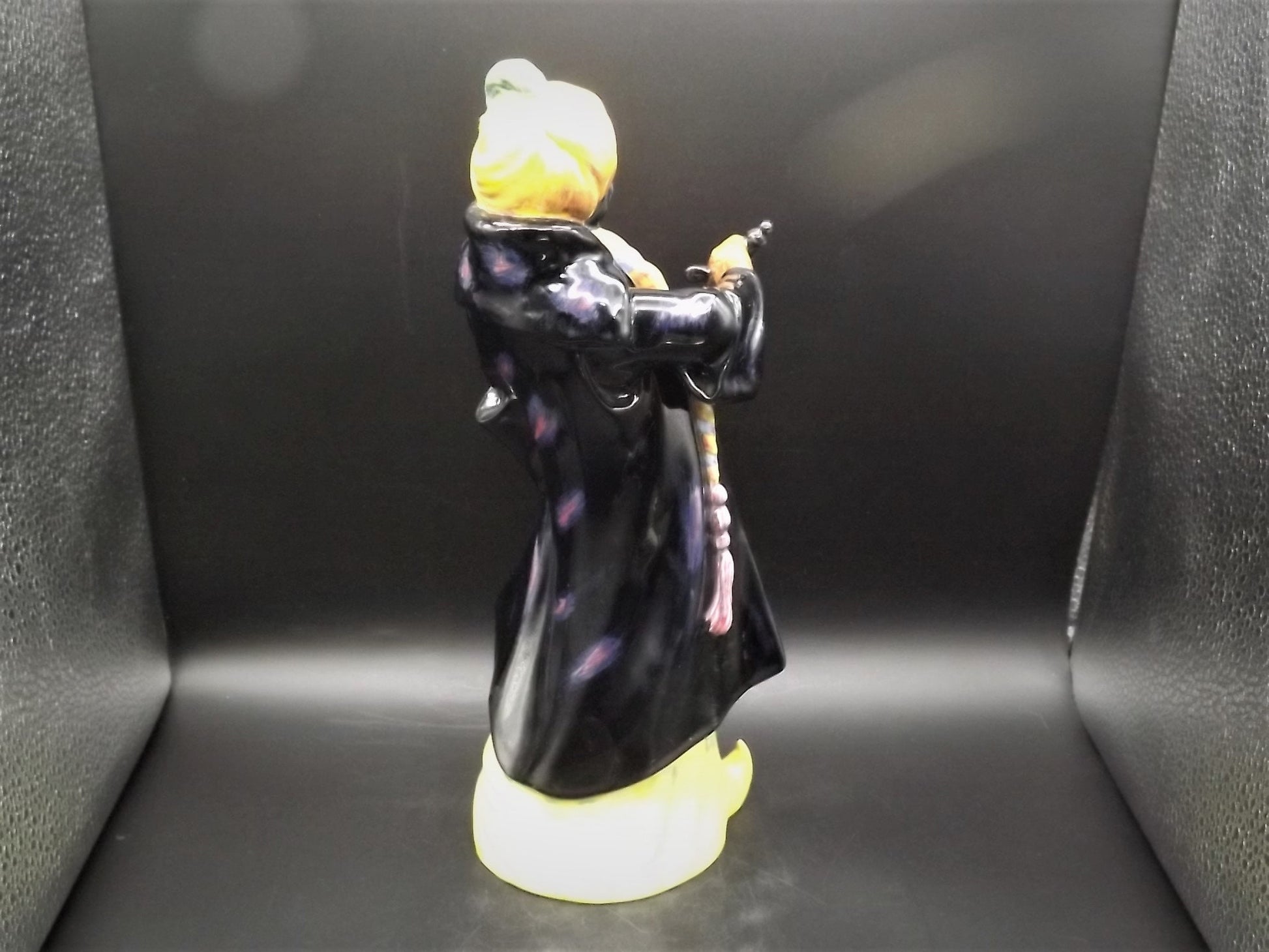 Vintage 1952 Royal Doulton "Bluebeard" figurine of the famous Pirate HN 2105 . Excellent condition!