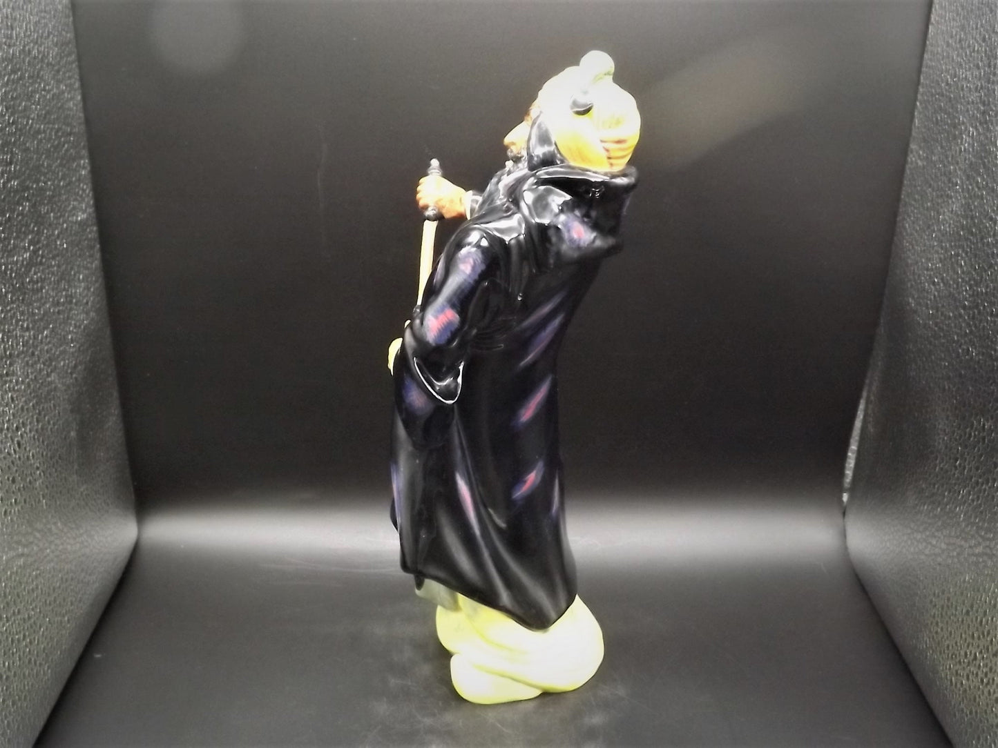 Vintage 1952 Royal Doulton "Bluebeard" figurine of the famous Pirate HN 2105 . Excellent condition!