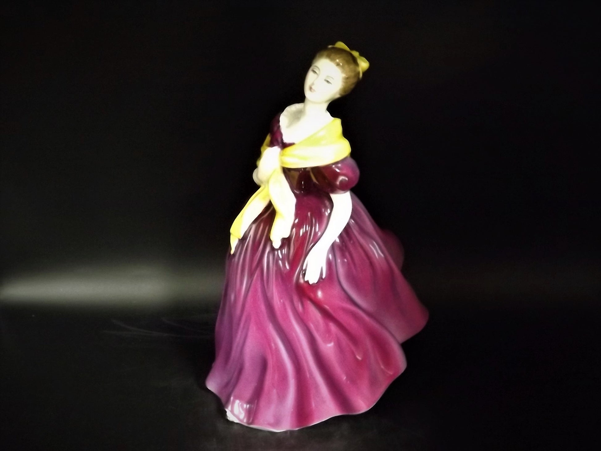 Vintage 1963 Royal Doulton "Adrienne" figurine HN 2152 . Excellent condition!