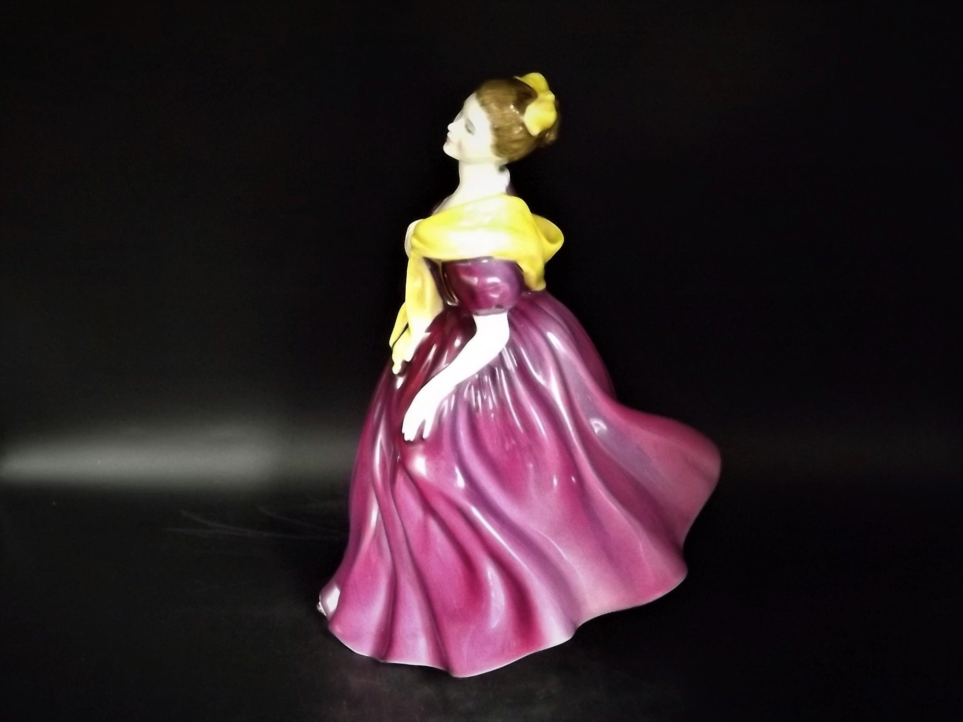 Vintage 1963 Royal Doulton "Adrienne" figurine HN 2152 . Excellent condition!