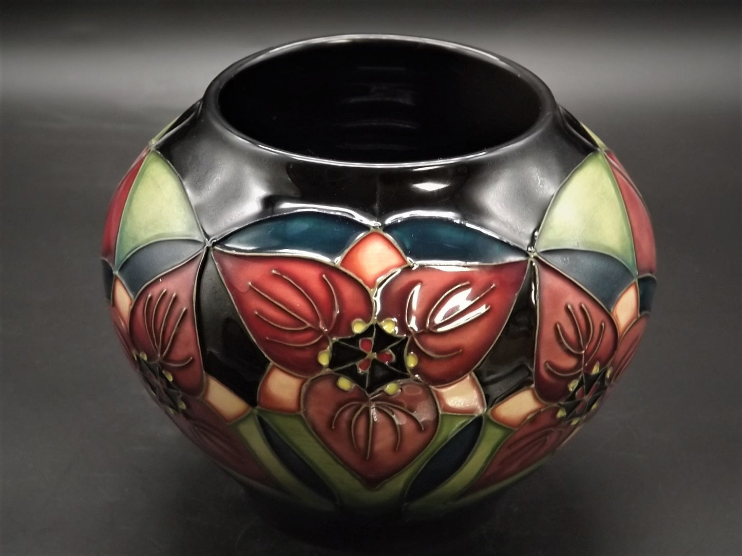 Vintage 2002 Moorcroft "Trillium" Vase. This piece is stunning and in excellent condition.