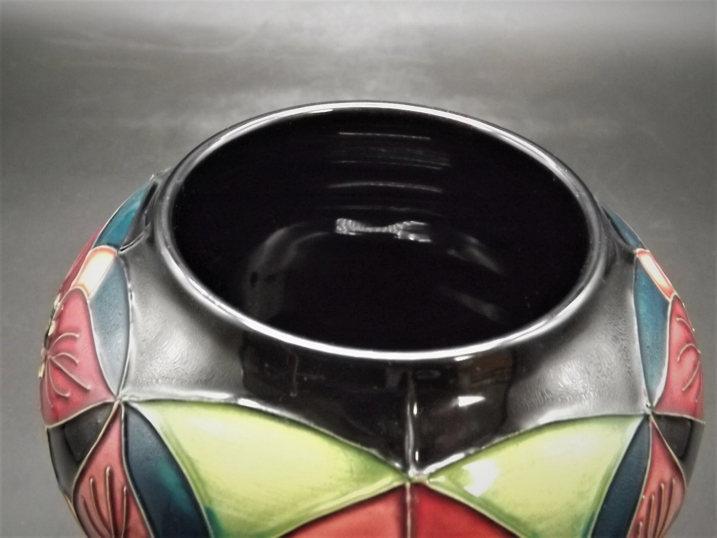 Vintage 2002 Moorcroft "Trillium" Vase. This piece is stunning and in excellent condition.