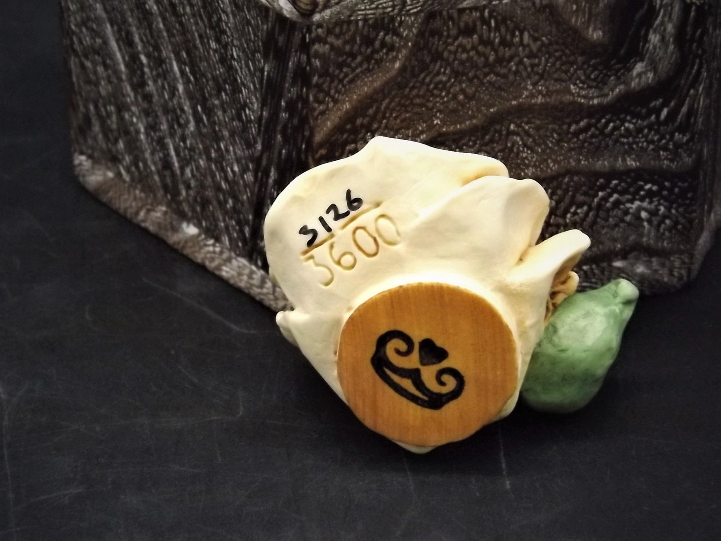 Retired 1997 Limited edition #3126/3600 Harmony Kingdom "White Rose" piece Excellent condition with original box.