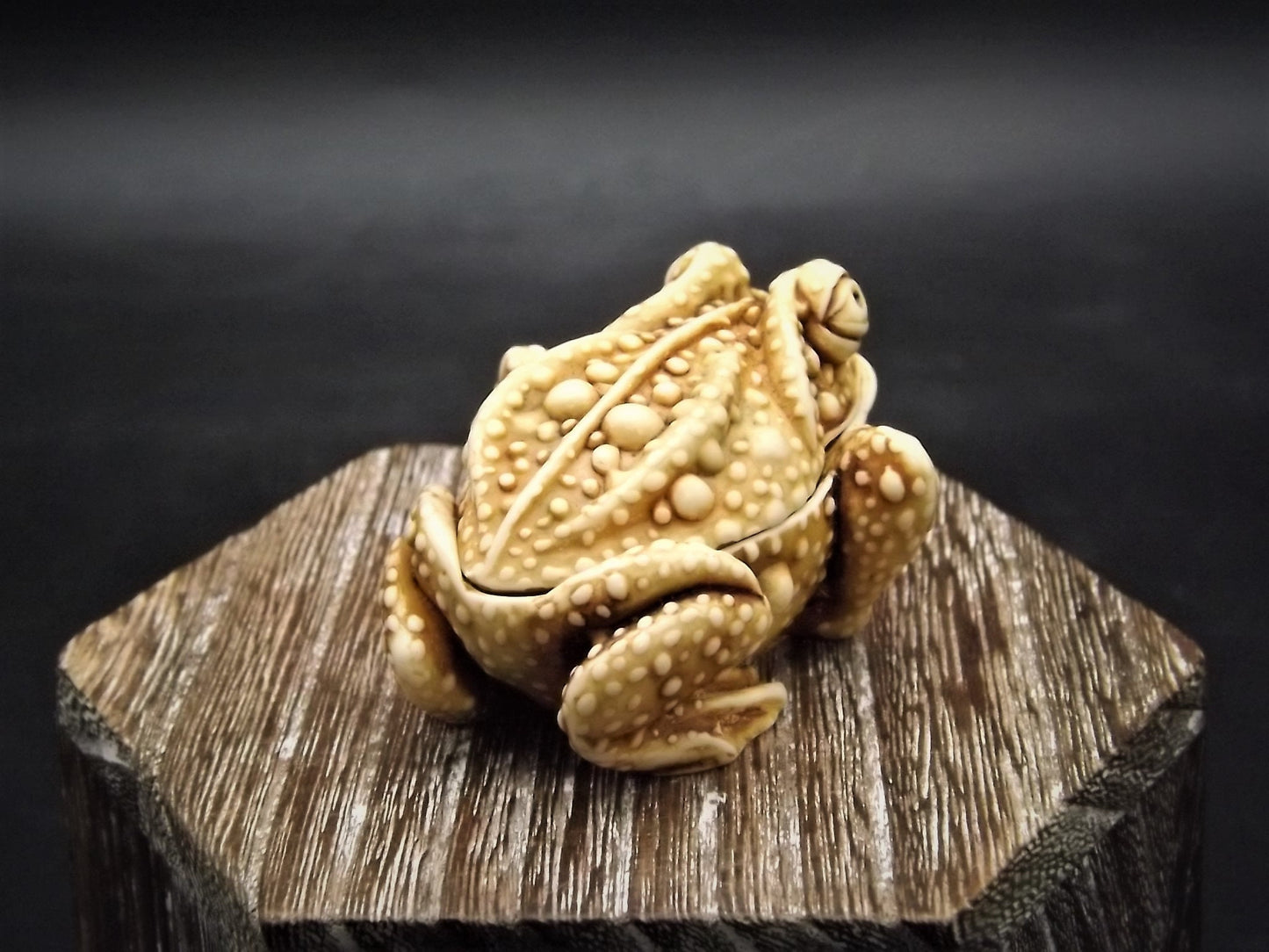 Retired 1992 Harmony Kingdom "Princely Thoughts" Rare early piece Excellent condition with an original box.