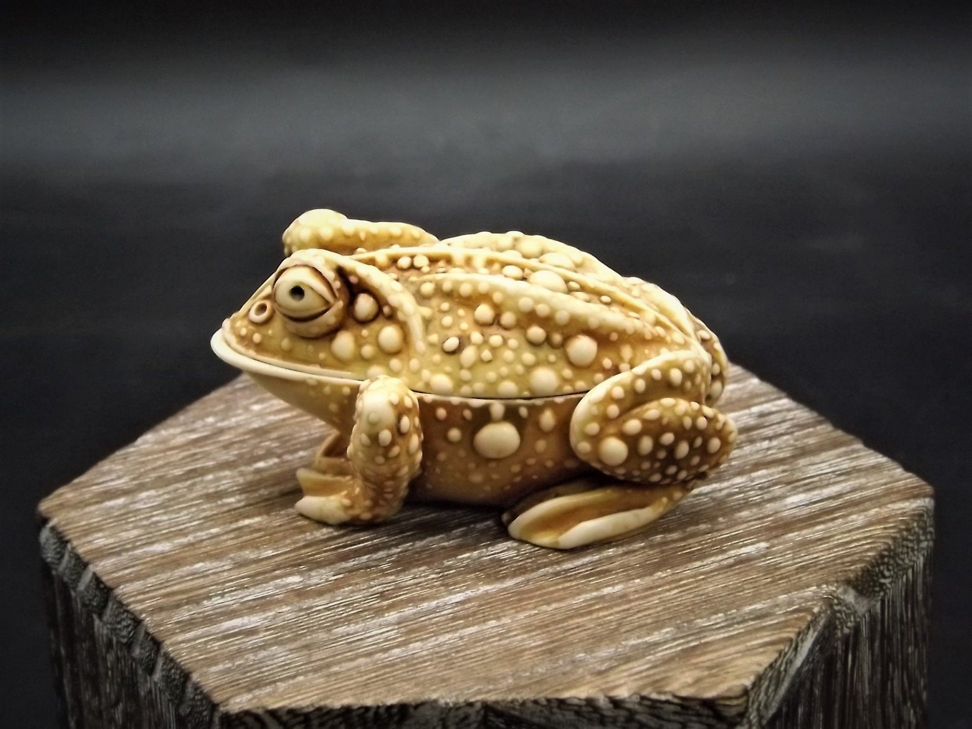 Retired 1992 Harmony Kingdom "Princely Thoughts" Rare early piece Excellent condition with an original box.