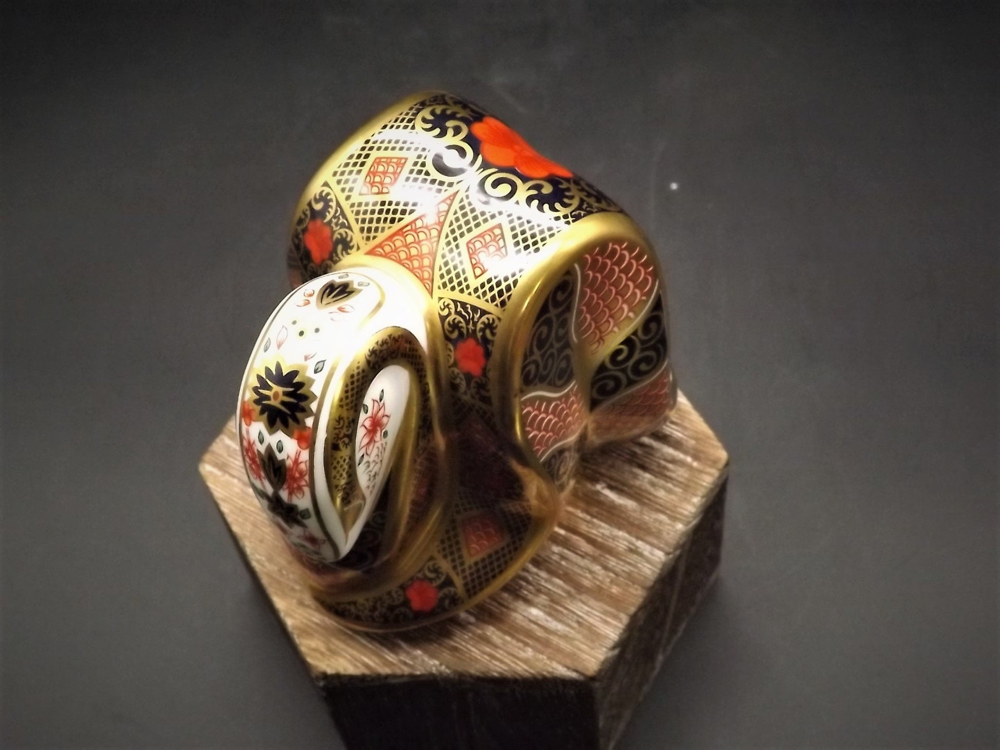 Vintage 2001 Royal Crown Derby Imari Snake Figurine. Excellent condition with Gold button on bottom. Stunning piece.