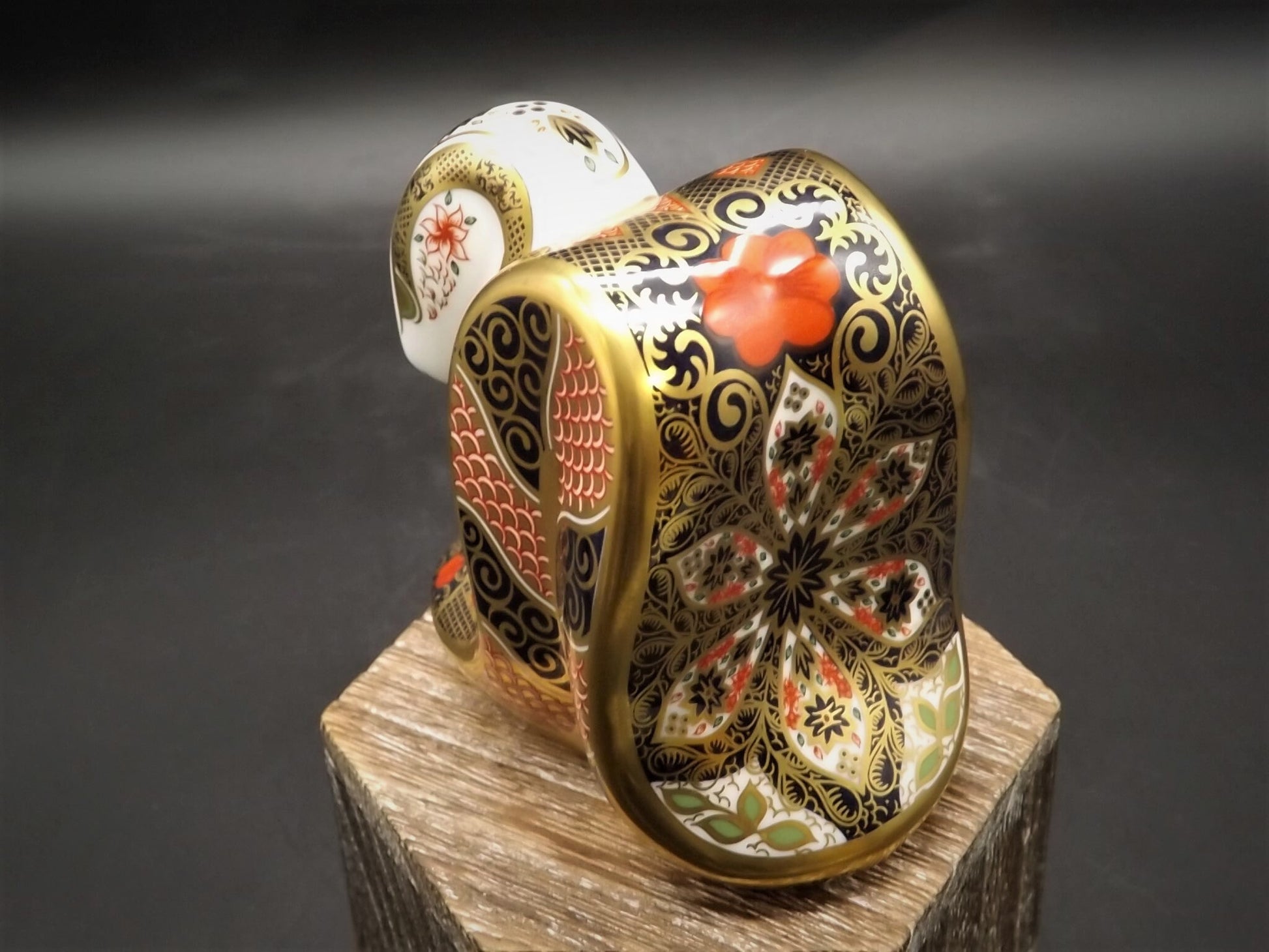 Vintage 2001 Royal Crown Derby Imari Snake Figurine. Excellent condition with Gold button on bottom. Stunning piece.