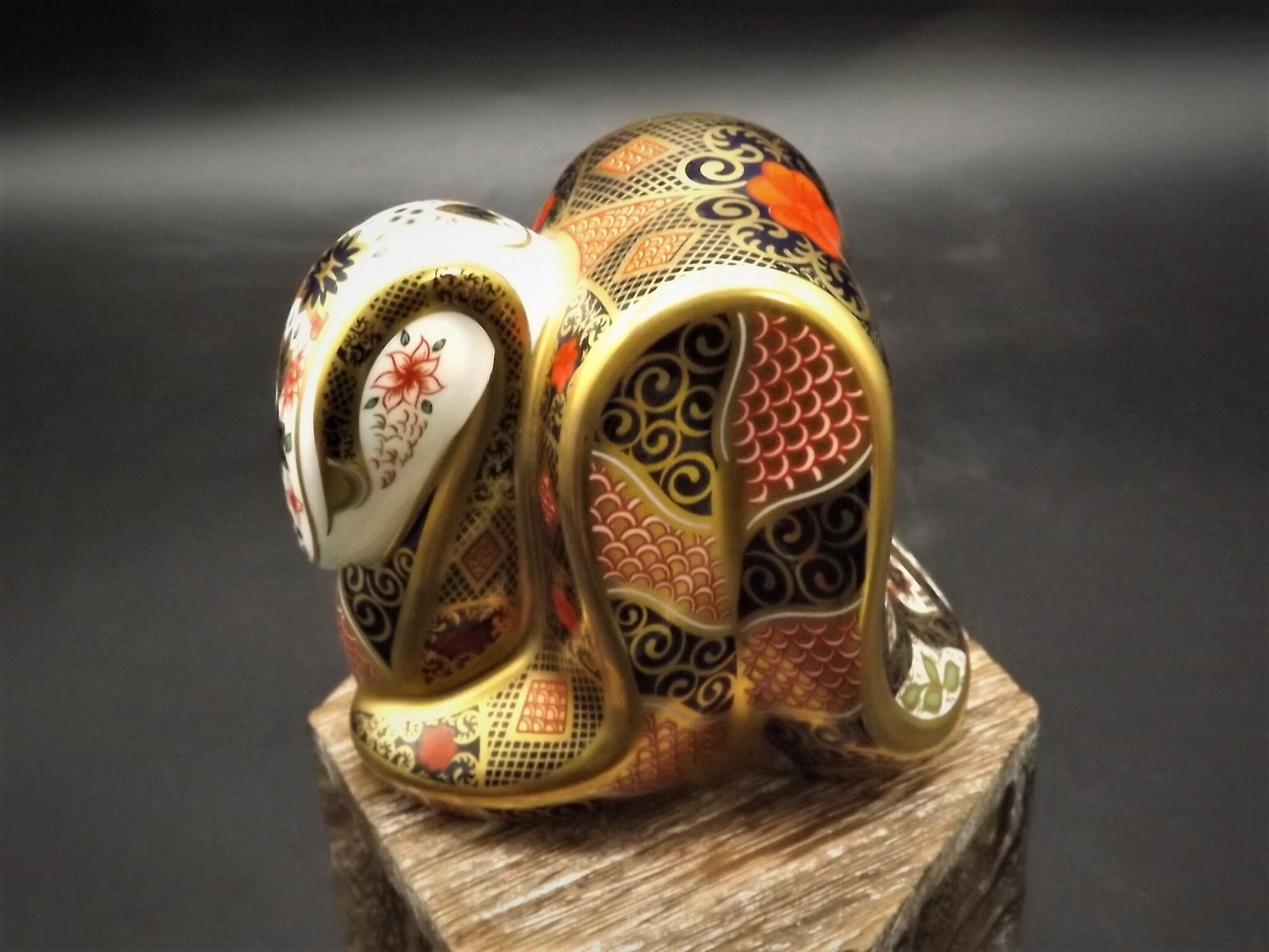 Vintage 2001 Royal Crown Derby Imari Snake Figurine. Excellent condition with Gold button on bottom. Stunning piece.