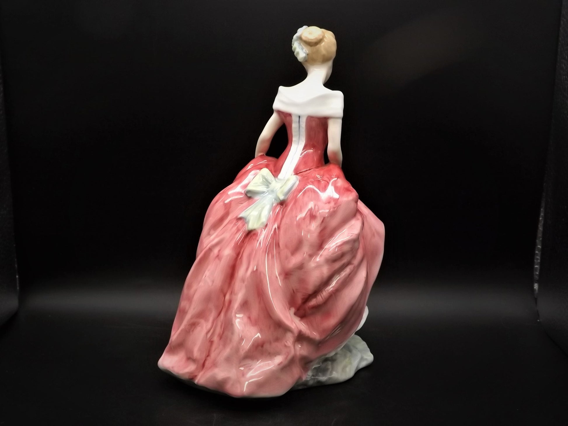 Vintage Royal Doulton "Summer's Day" figurine HN 3378. Introduced 1991 and retired 1996. Excellent condition!