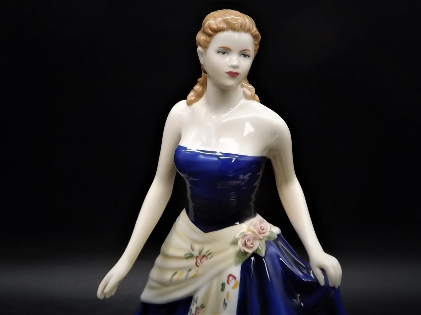 Vintage Royal Doulton Figurine: Pretty Ladies Olivia HN 5114 (Original Box)
