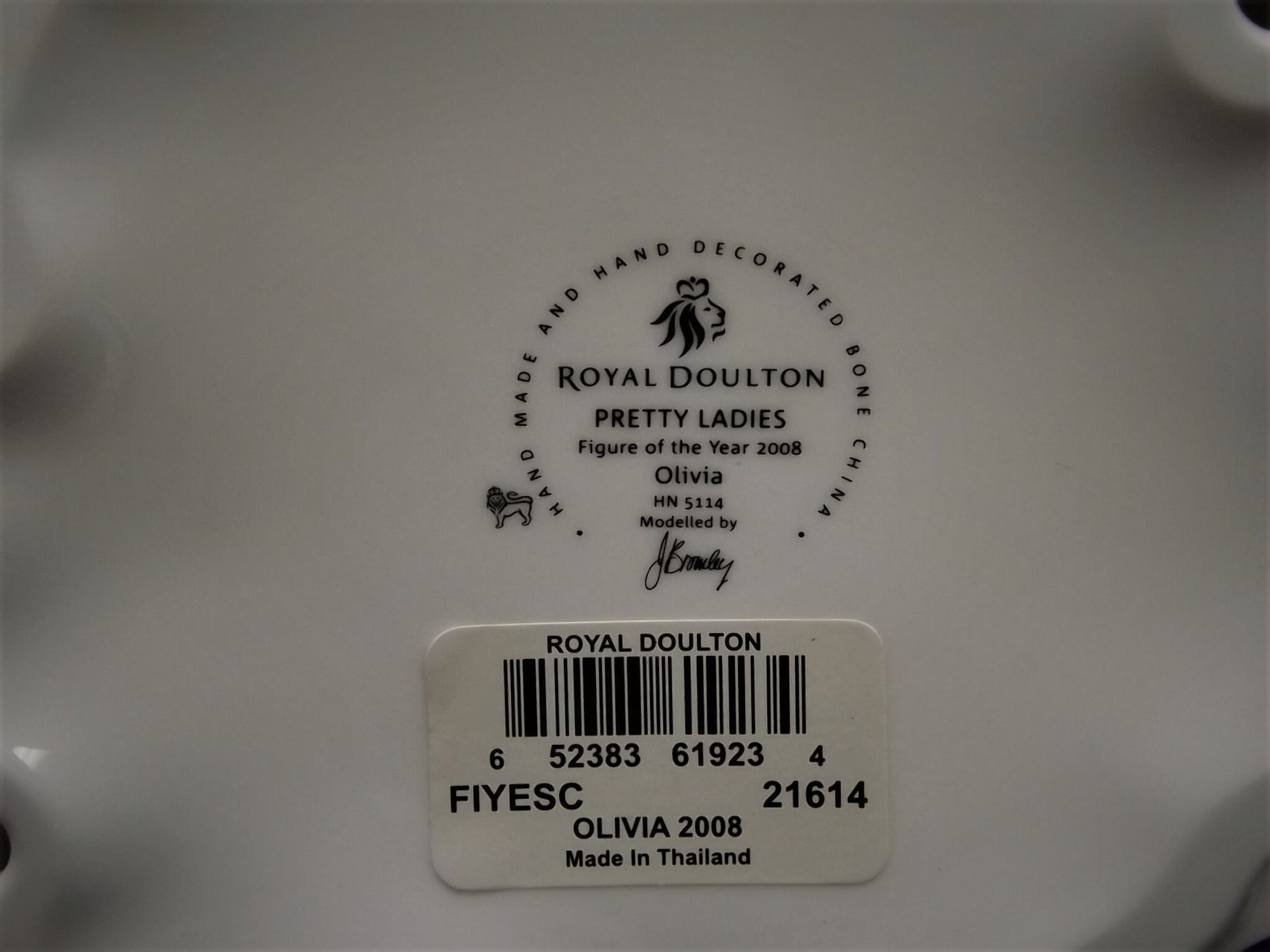 Vintage Royal Doulton Figurine: Pretty Ladies Olivia HN 5114 (Original Box)
