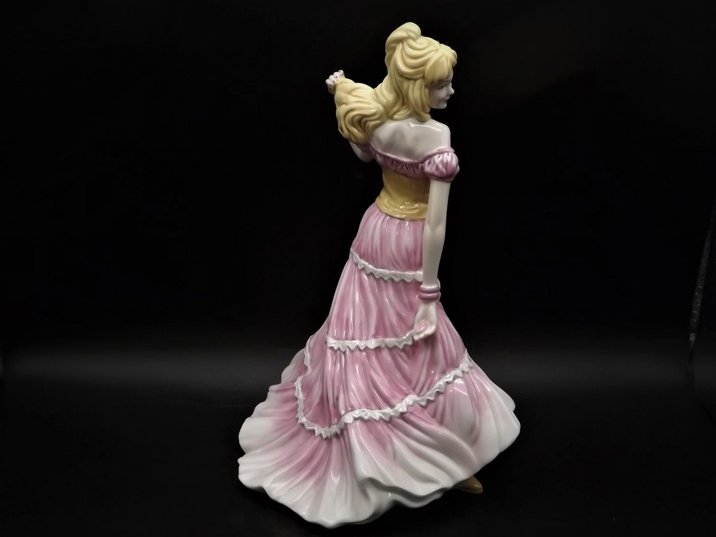 Vintage Royal Doulton Chic Trends Collection Figurine "Tiffany" HN 4771 . Excellent condition!