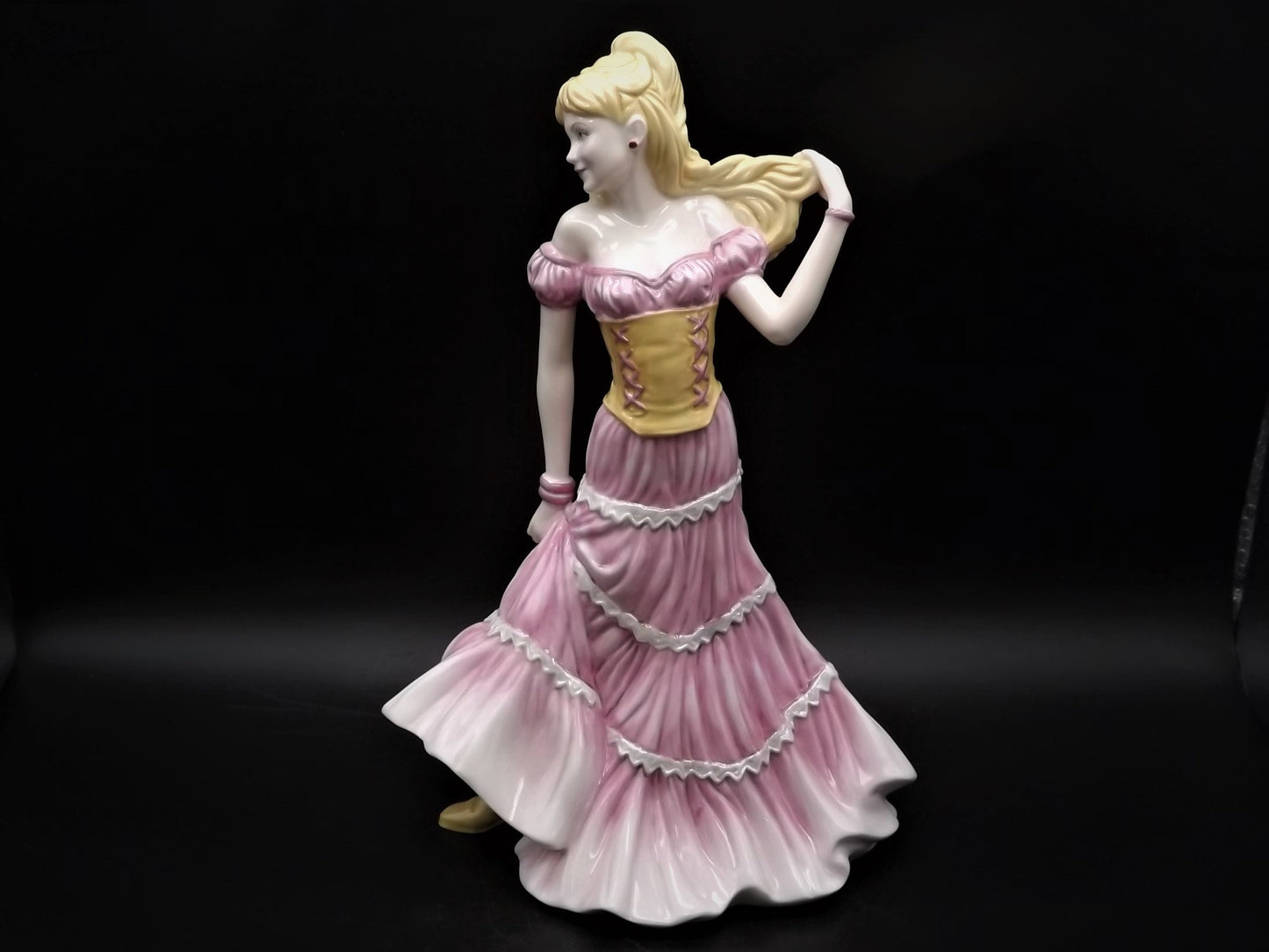 Vintage Royal Doulton Chic Trends Collection Figurine "Tiffany" HN 4771 . Excellent condition!