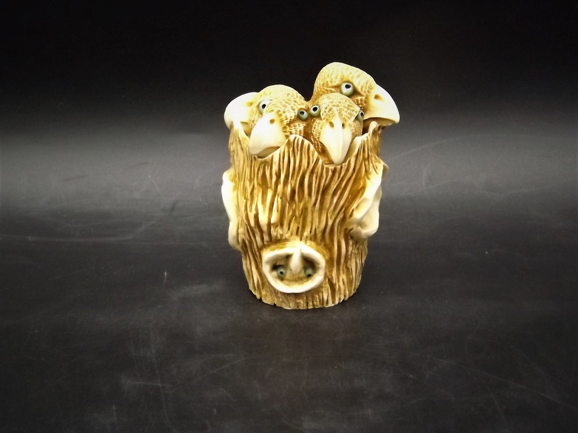 Retired 1993 Harmony Kingdom "Trunk Show" birds in a tree trunk piece Excellent condition. No box.