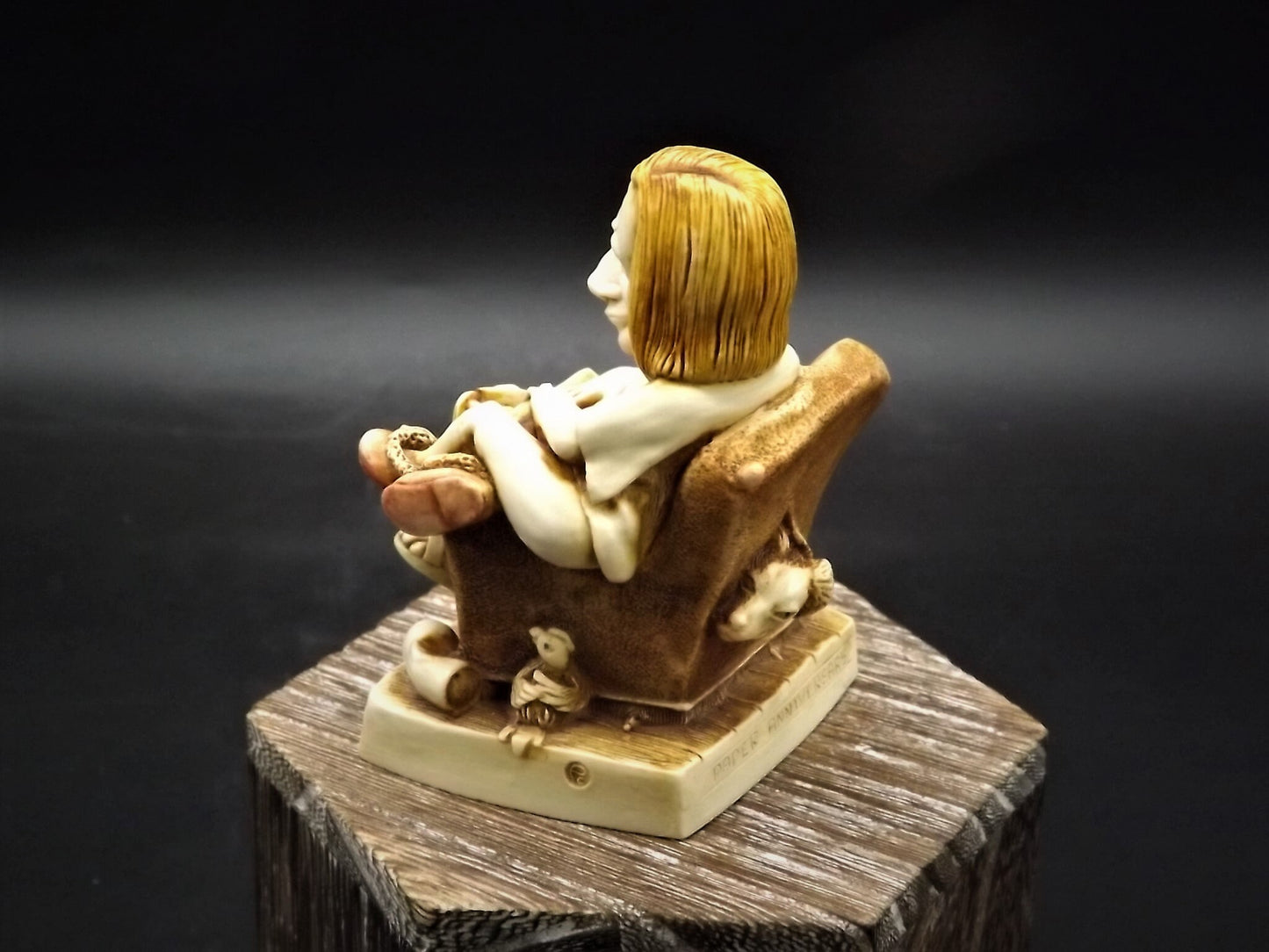 Retired 1996 Harmony Kingdom "Paper Anniversary" solid body piece Excellent condition. No Box.