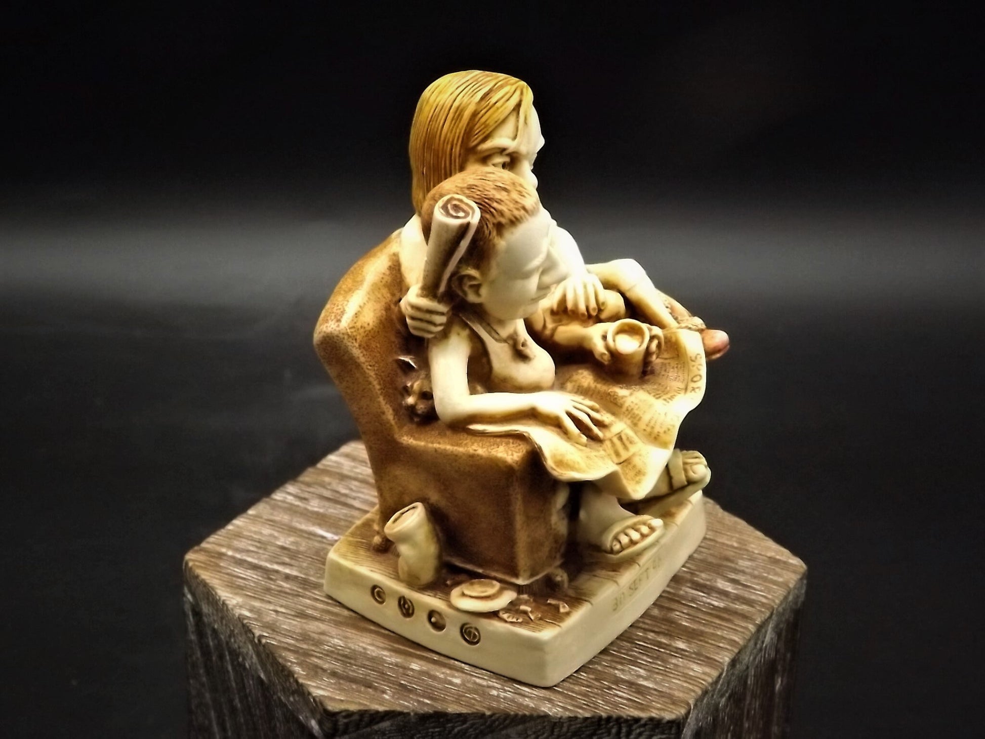 Retired 1996 Harmony Kingdom "Paper Anniversary" solid body piece Excellent condition. No Box.