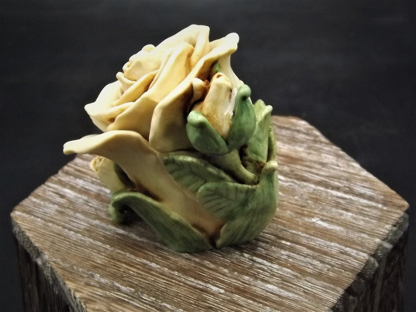 Retired 1997 Limited edition #3126/3600 Harmony Kingdom "White Rose" piece Excellent condition with original box.