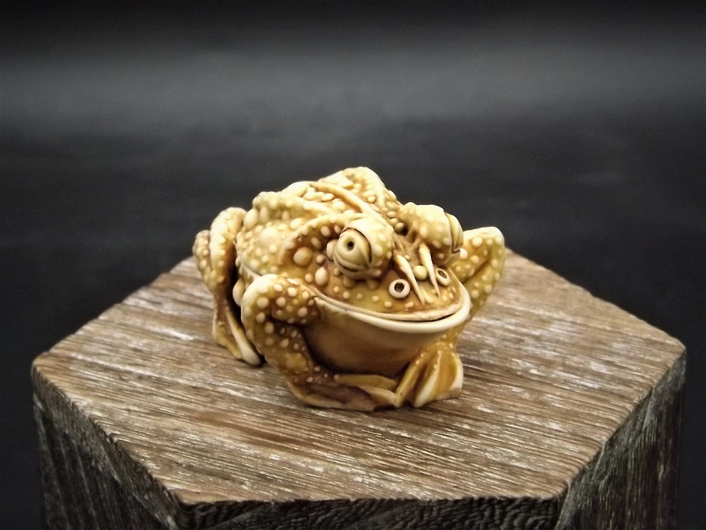 Retired 1992 Harmony Kingdom "Princely Thoughts" Rare early piece Excellent condition with an original box.