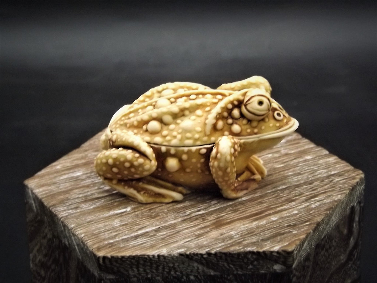 Retired 1992 Harmony Kingdom "Princely Thoughts" Rare early piece Excellent condition with an original box.