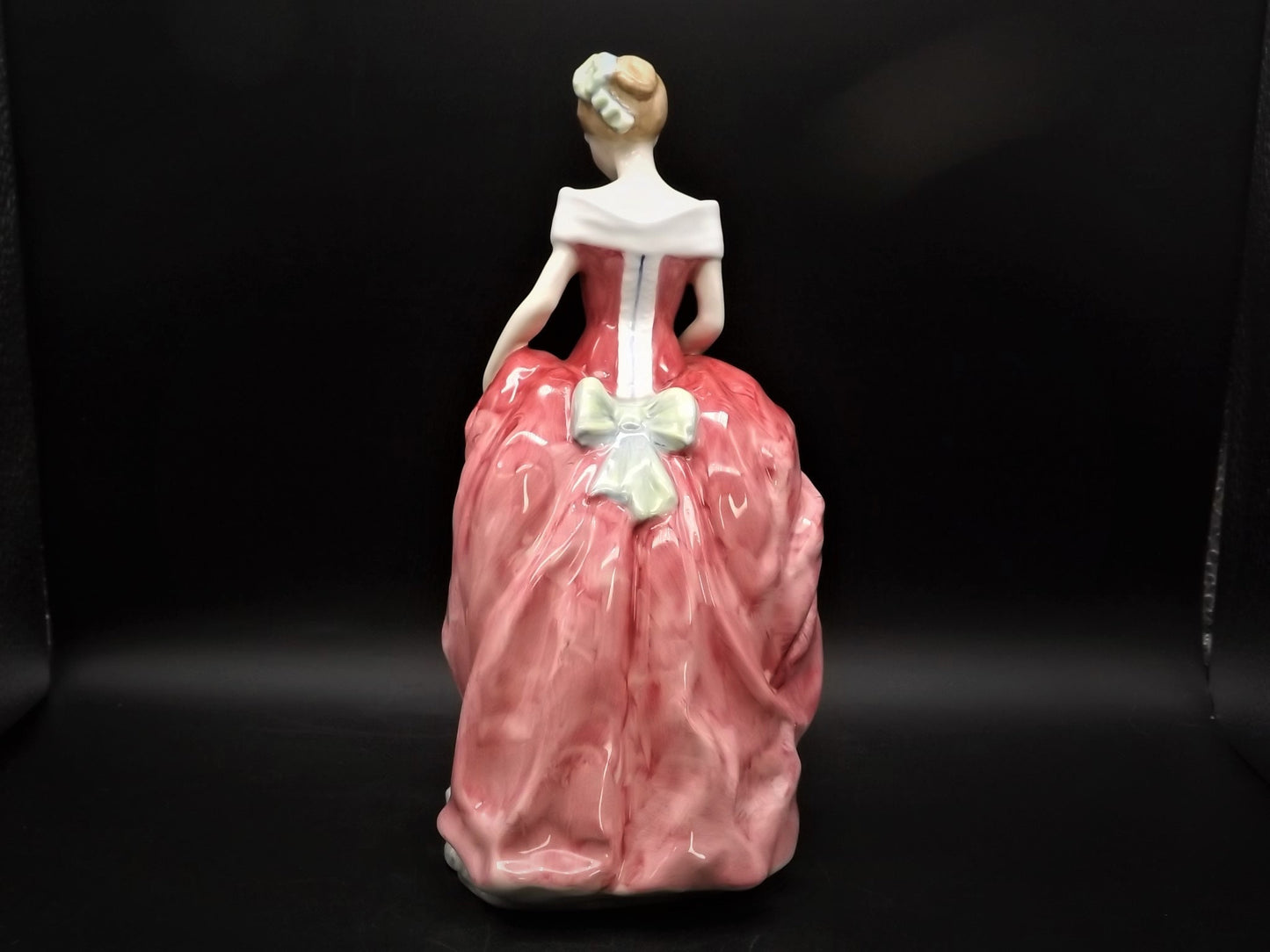 Vintage Royal Doulton "Summer's Day" figurine HN 3378. Introduced 1991 and retired 1996. Excellent condition!