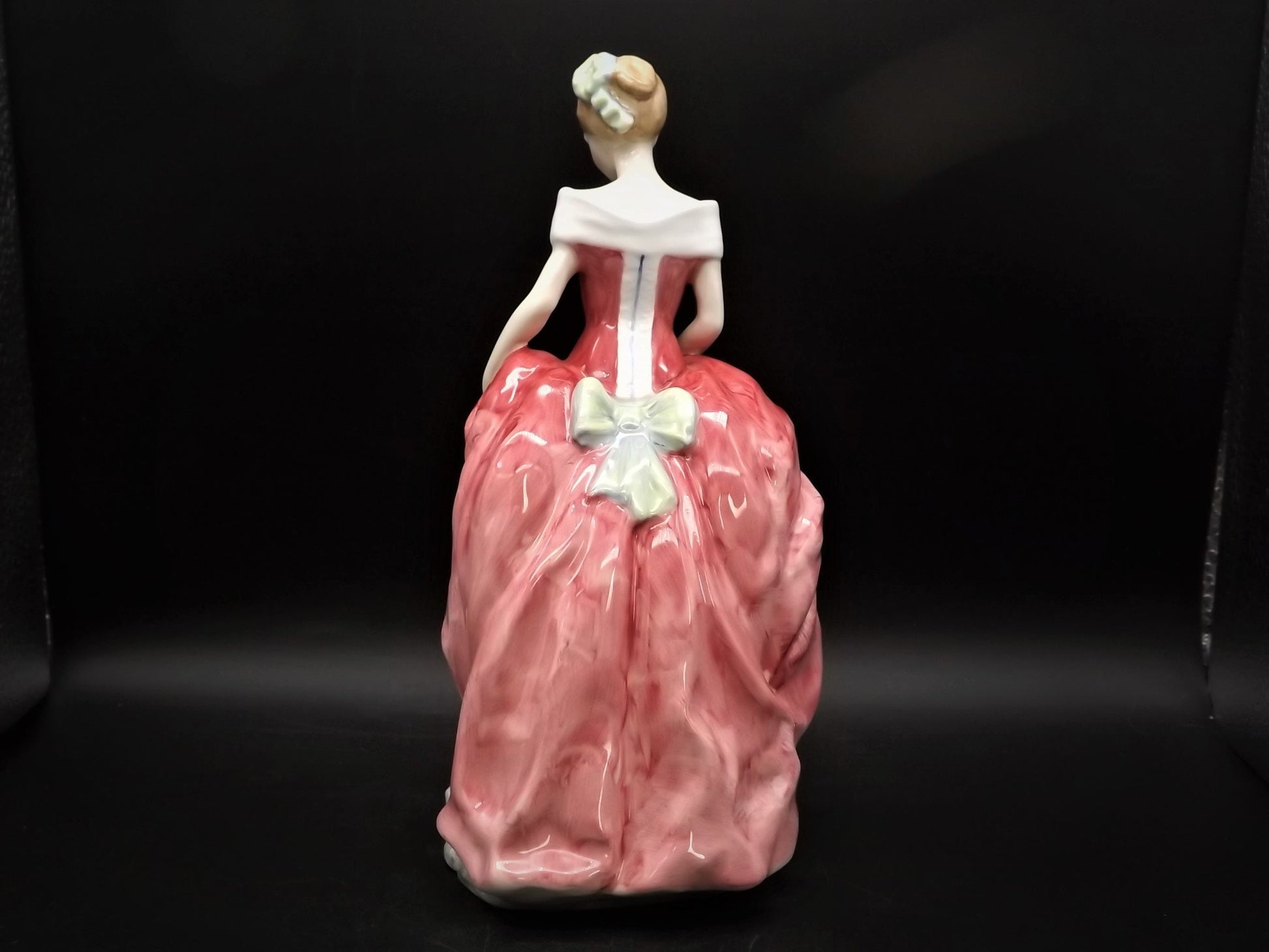 Vintage Royal Doulton "Summer's Day" figurine HN 3378. Introduced 1991 and retired 1996. Excellent condition!