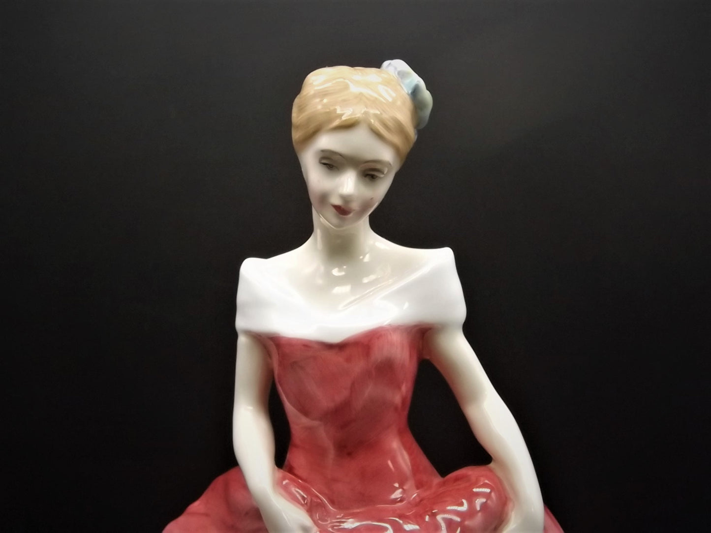 Vintage Royal Doulton "Summer's Day" figurine HN 3378. Introduced 1991 and retired 1996. Excellent condition!