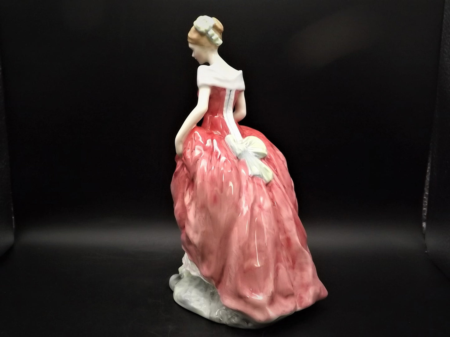 Vintage Royal Doulton "Summer's Day" figurine HN 3378. Introduced 1991 and retired 1996. Excellent condition!