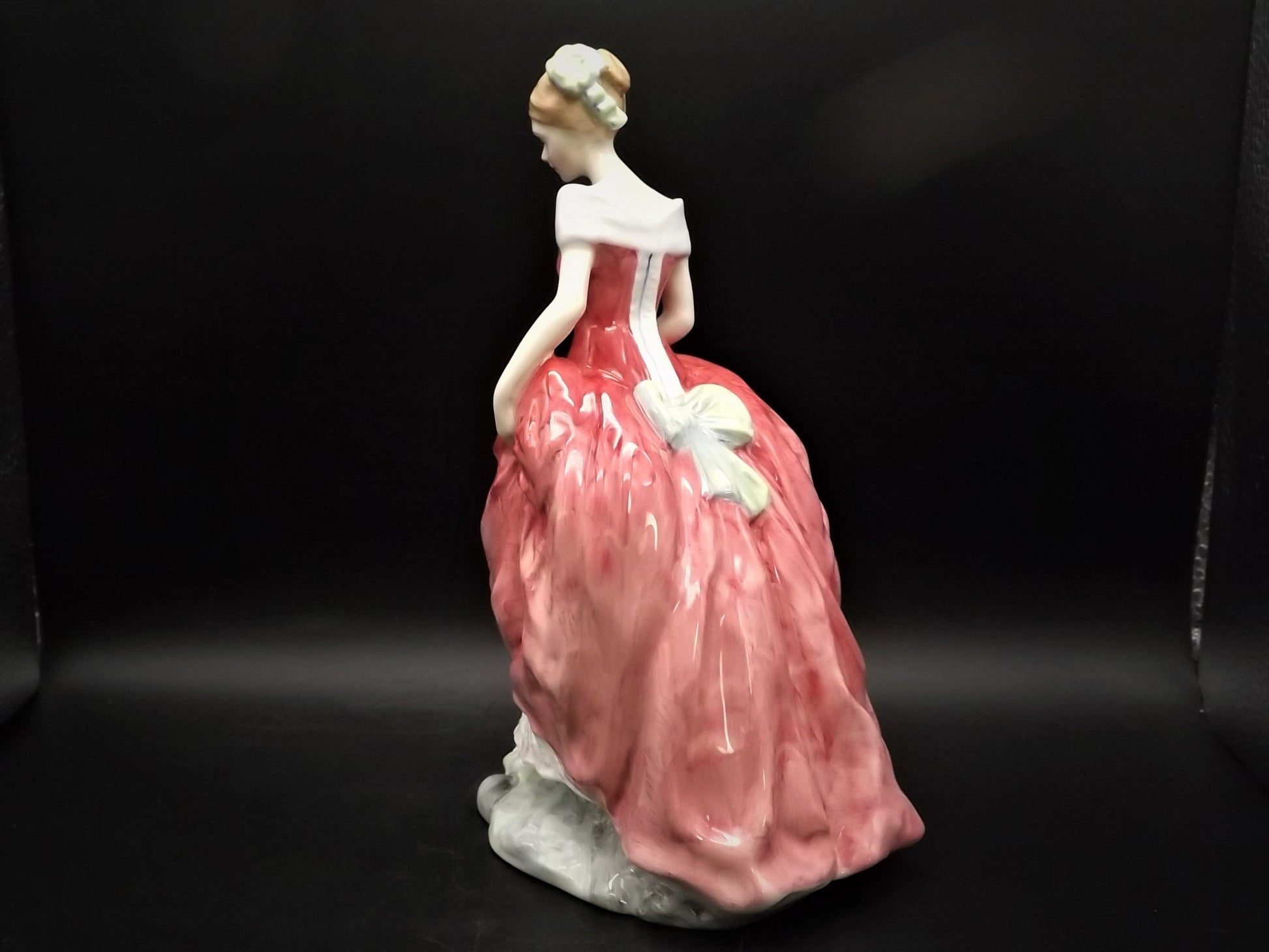 Vintage Royal Doulton "Summer's Day" figurine HN 3378. Introduced 1991 and retired 1996. Excellent condition!
