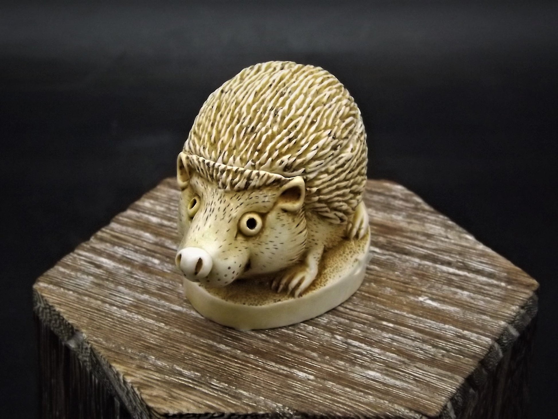 Retired 1994 Harmony Kingdom "Untouchable" piece Excellent condition. No Box