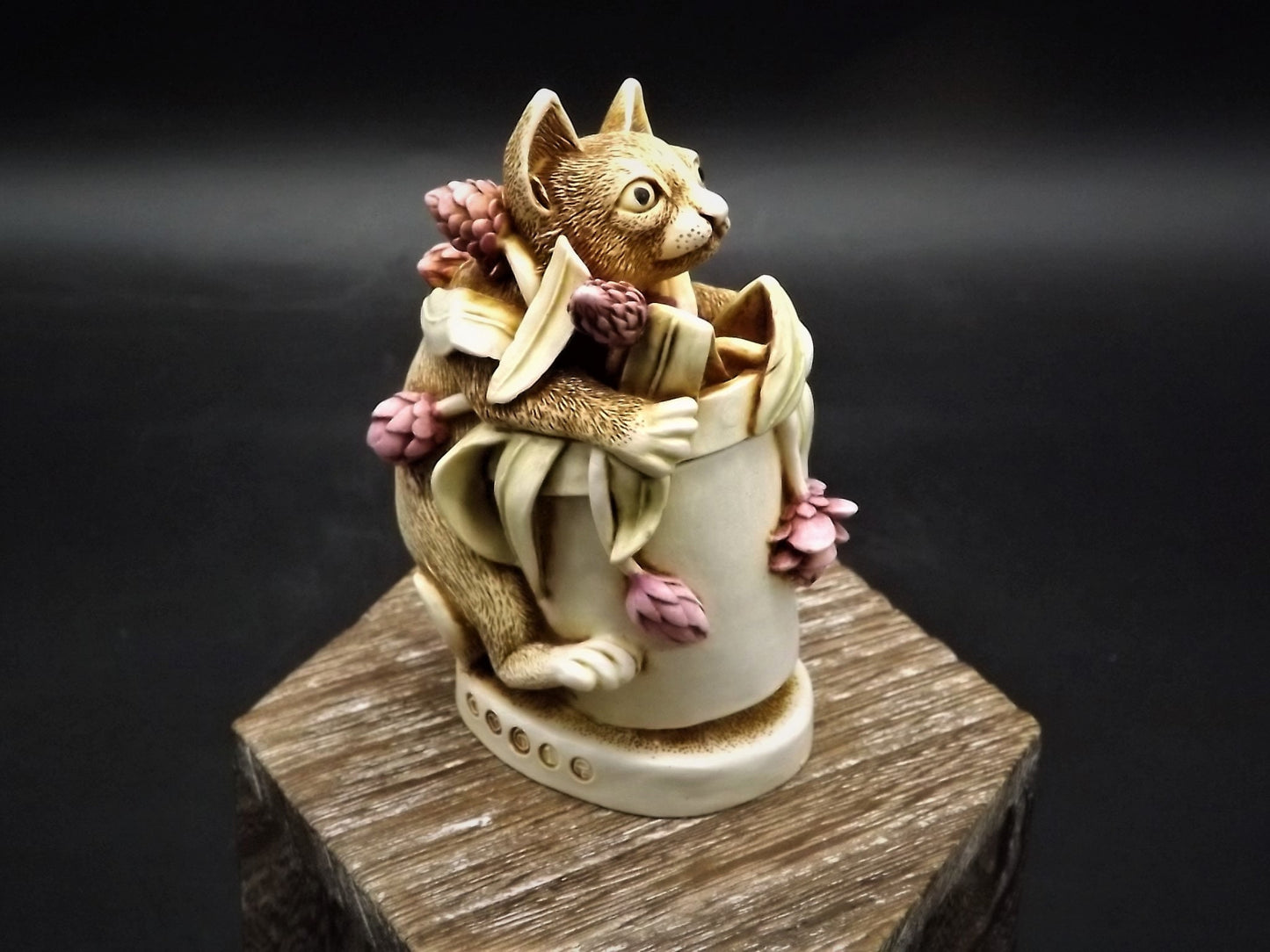 Retired 1997 Harmony Kingdom "Algenon" piece Excellent condition. No Box.