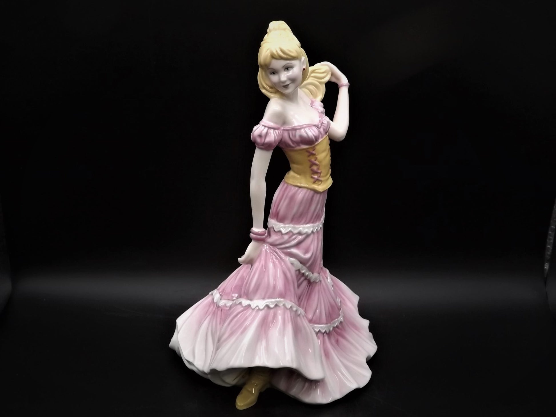 Vintage Royal Doulton Chic Trends Collection Figurine "Tiffany" HN 4771 . Excellent condition!
