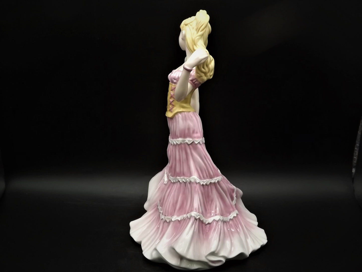 Vintage Royal Doulton Chic Trends Collection Figurine "Tiffany" HN 4771 . Excellent condition!