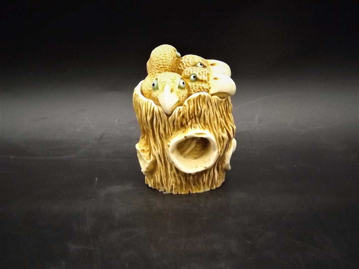 Retired 1993 Harmony Kingdom "Trunk Show" birds in a tree trunk piece Excellent condition. No box.