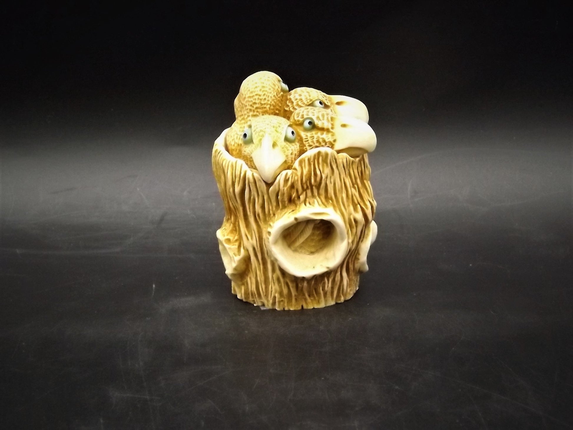 Retired 1993 Harmony Kingdom "Trunk Show" birds in a tree trunk piece Excellent condition. No box.