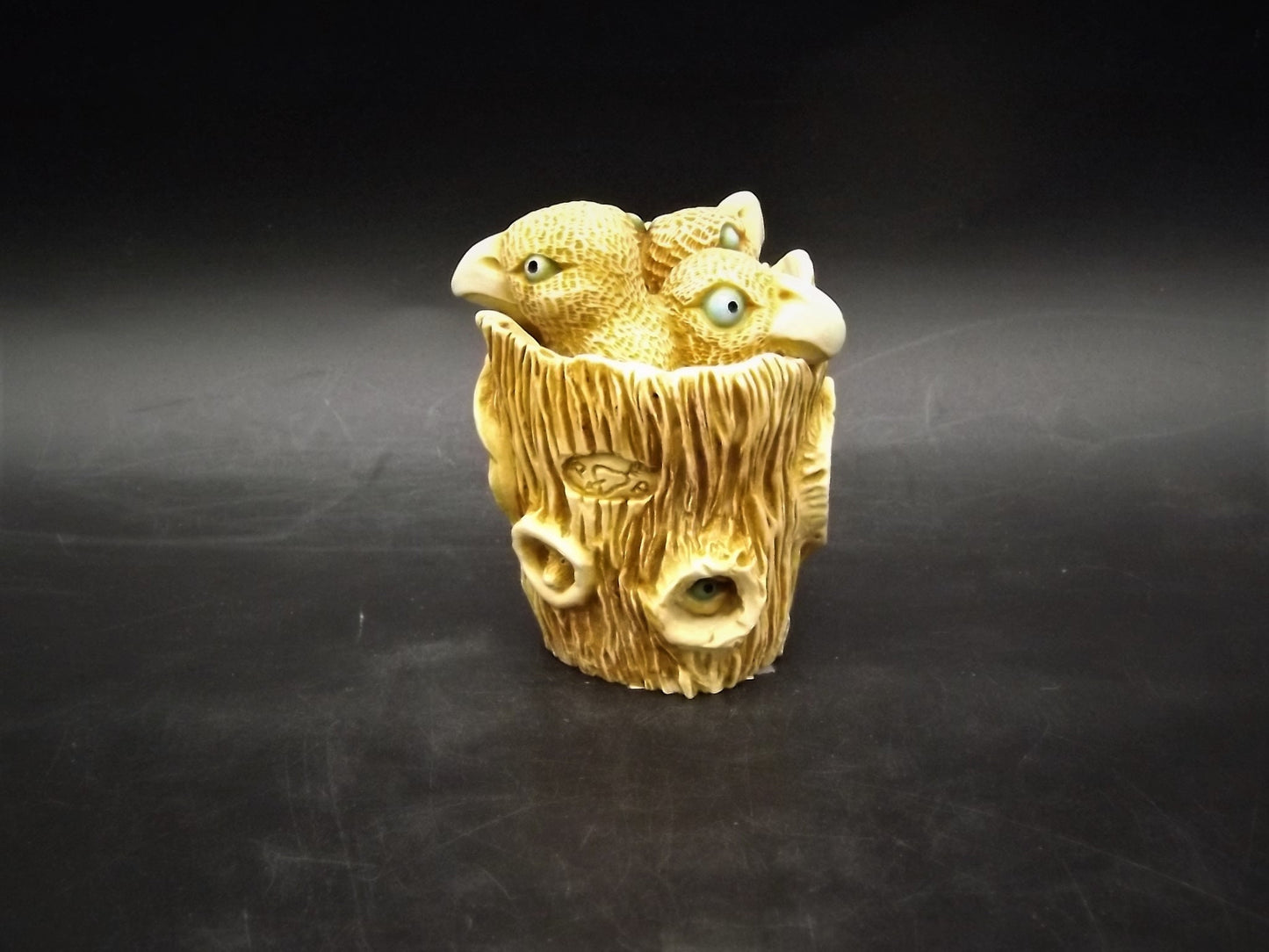 Retired 1993 Harmony Kingdom "Trunk Show" birds in a tree trunk piece Excellent condition. No box.