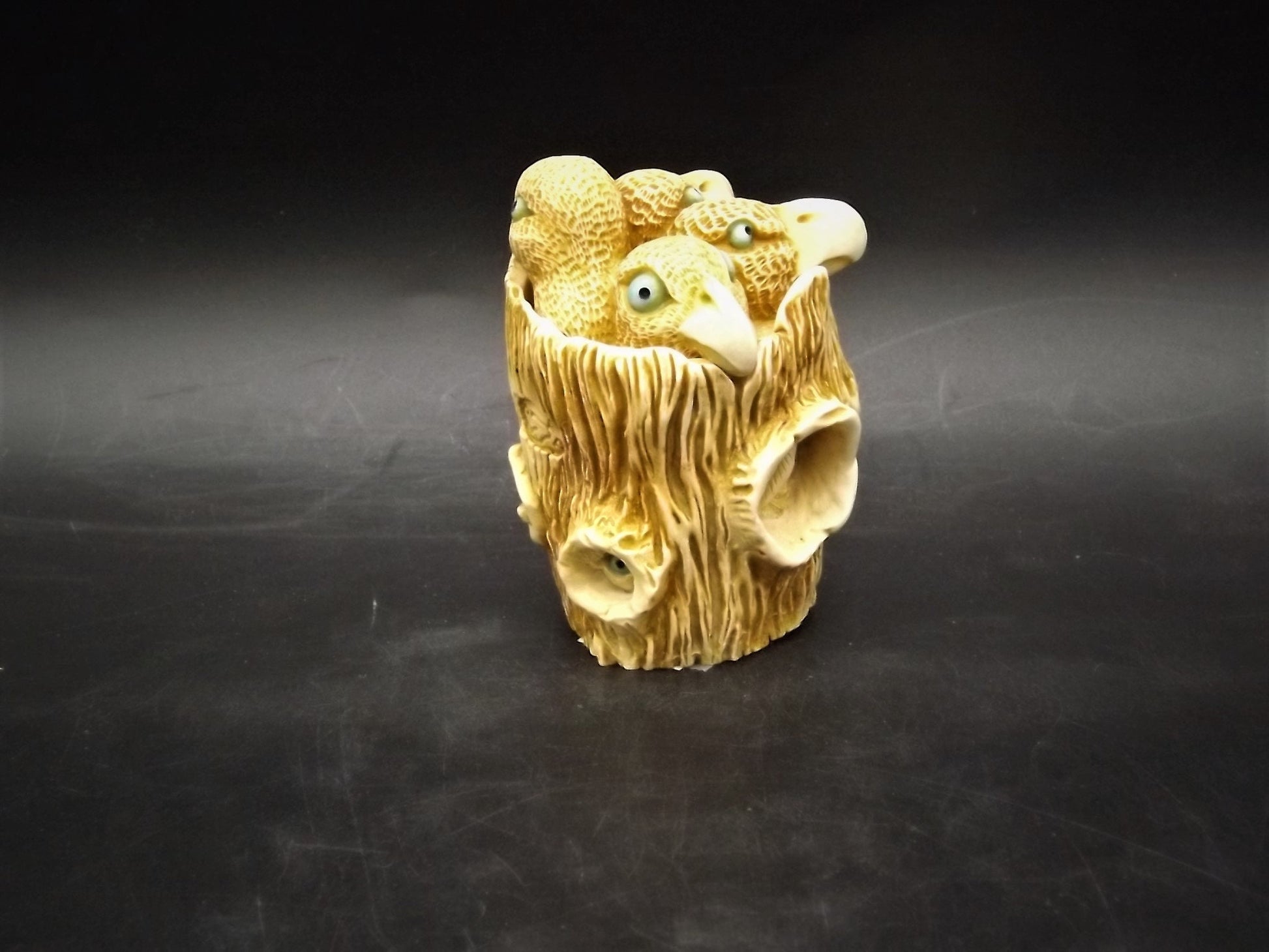 Retired 1993 Harmony Kingdom "Trunk Show" birds in a tree trunk piece Excellent condition. No box.