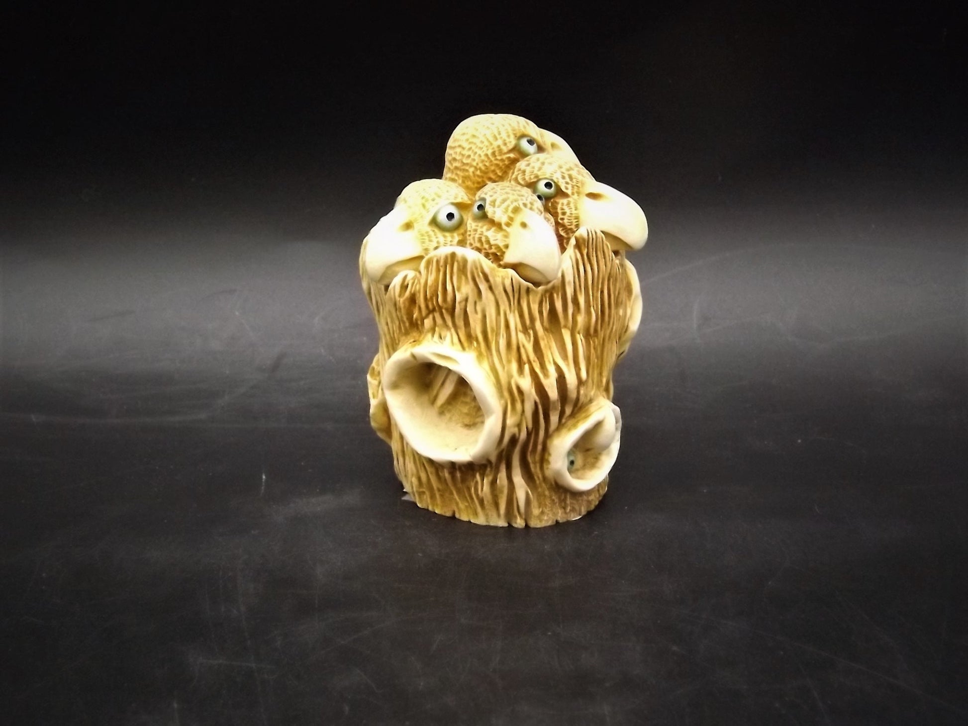 Retired 1993 Harmony Kingdom "Trunk Show" birds in a tree trunk piece Excellent condition. No box.