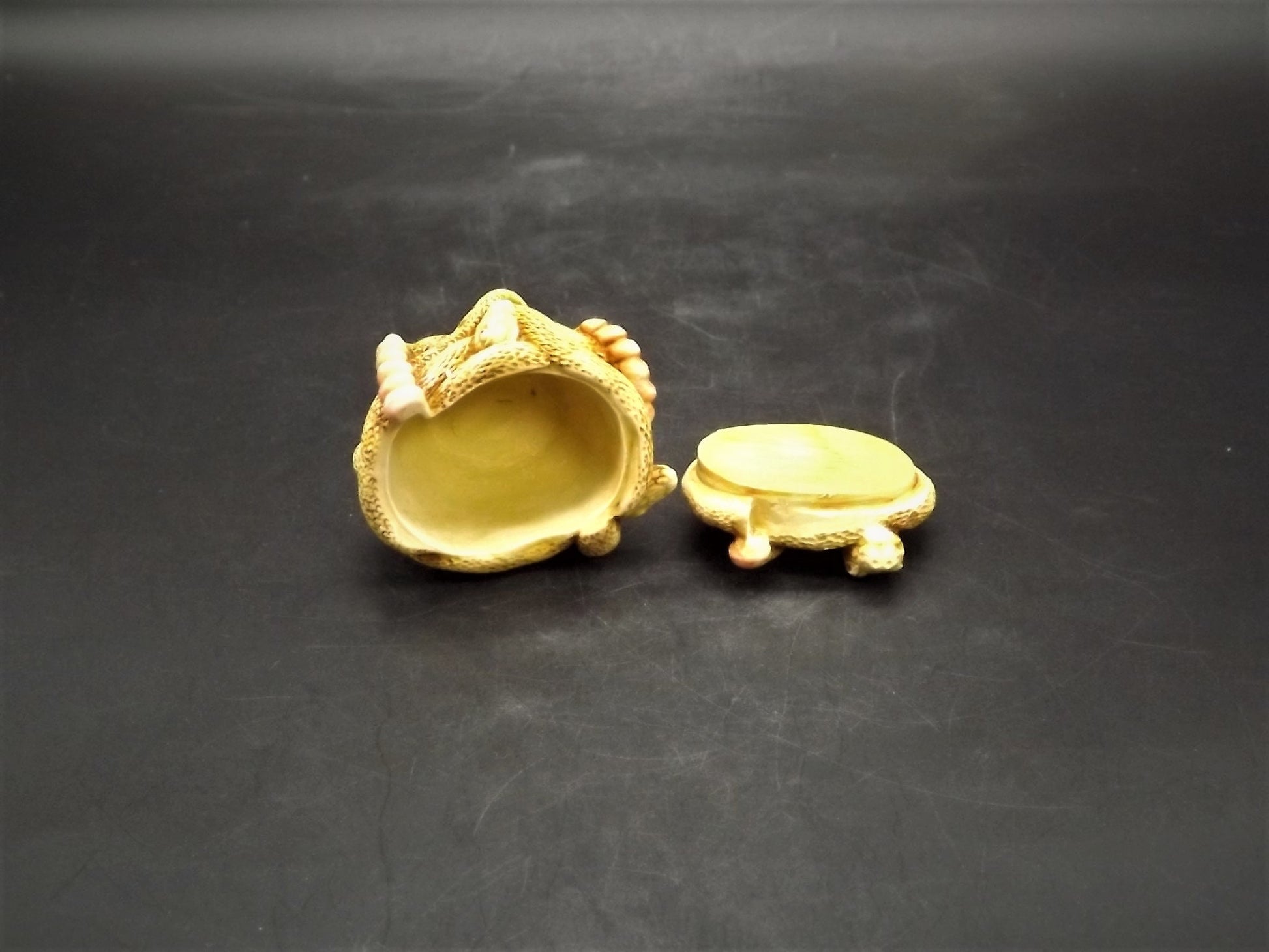 Retired 1993 Harmony Kingdom "All Tied Up" snakes piece Excellent condition. No Box.