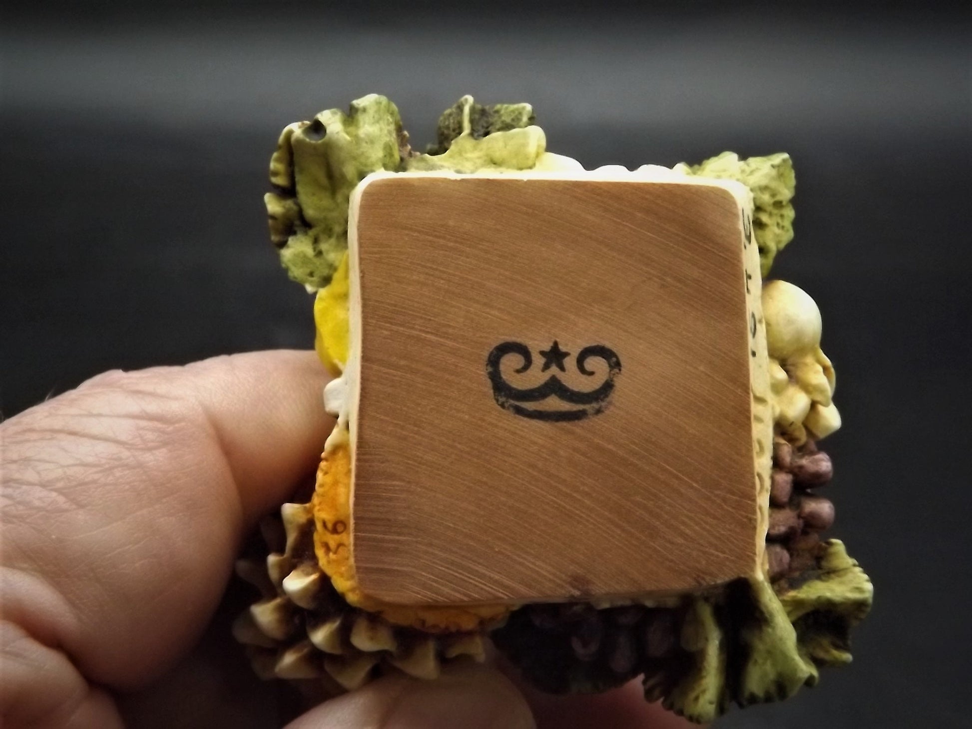 Retired 1998 Harmony Kingdom Parkwest Exclusive "Peace Offering" Birds on basket of fruit piece Excellent condition. No Box.