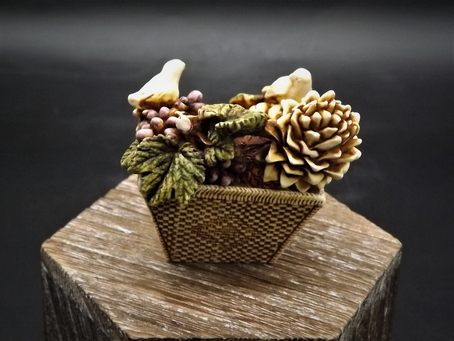 Retired 1998 Harmony Kingdom Parkwest Exclusive "Peace Offering" Birds on basket of fruit piece Excellent condition. No Box.