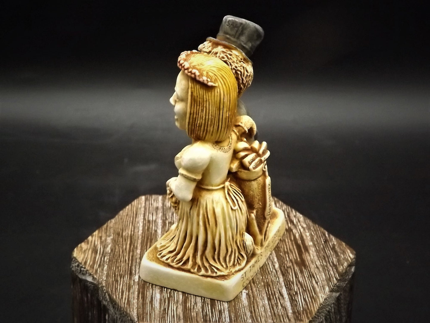 Retired 1996 Harmony Kingdom "The Big Day" wedding piece Excellent condition. No Box.