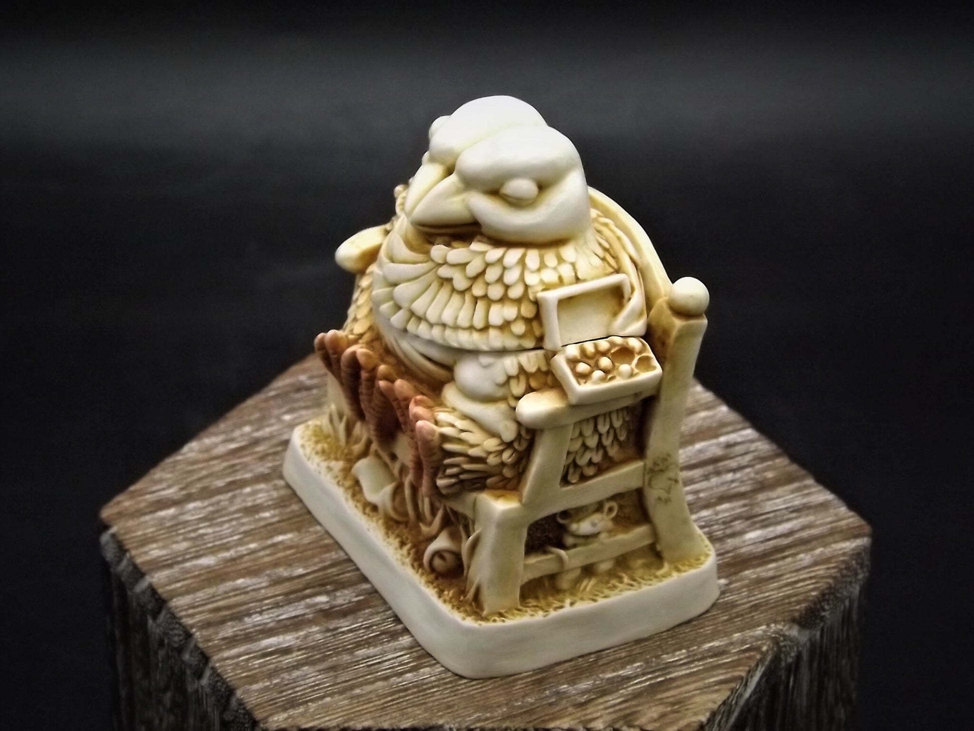 Retired 1995 Harmony Kingdom "Beak to Beak" piece Excellent condition. No Box.