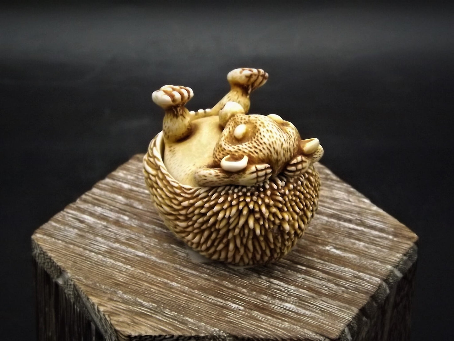 Retired 1991 Harmony Kingdom "Forty Winks" piece Excellent condition. No Box.